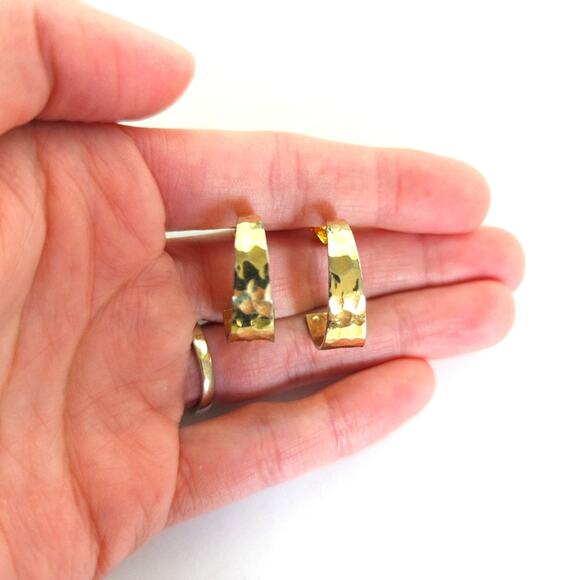 Vintage Hammered Gold Tone Half Hoop Pierced Post Stud Boho Hippie Earrings - Picture 2 of 4